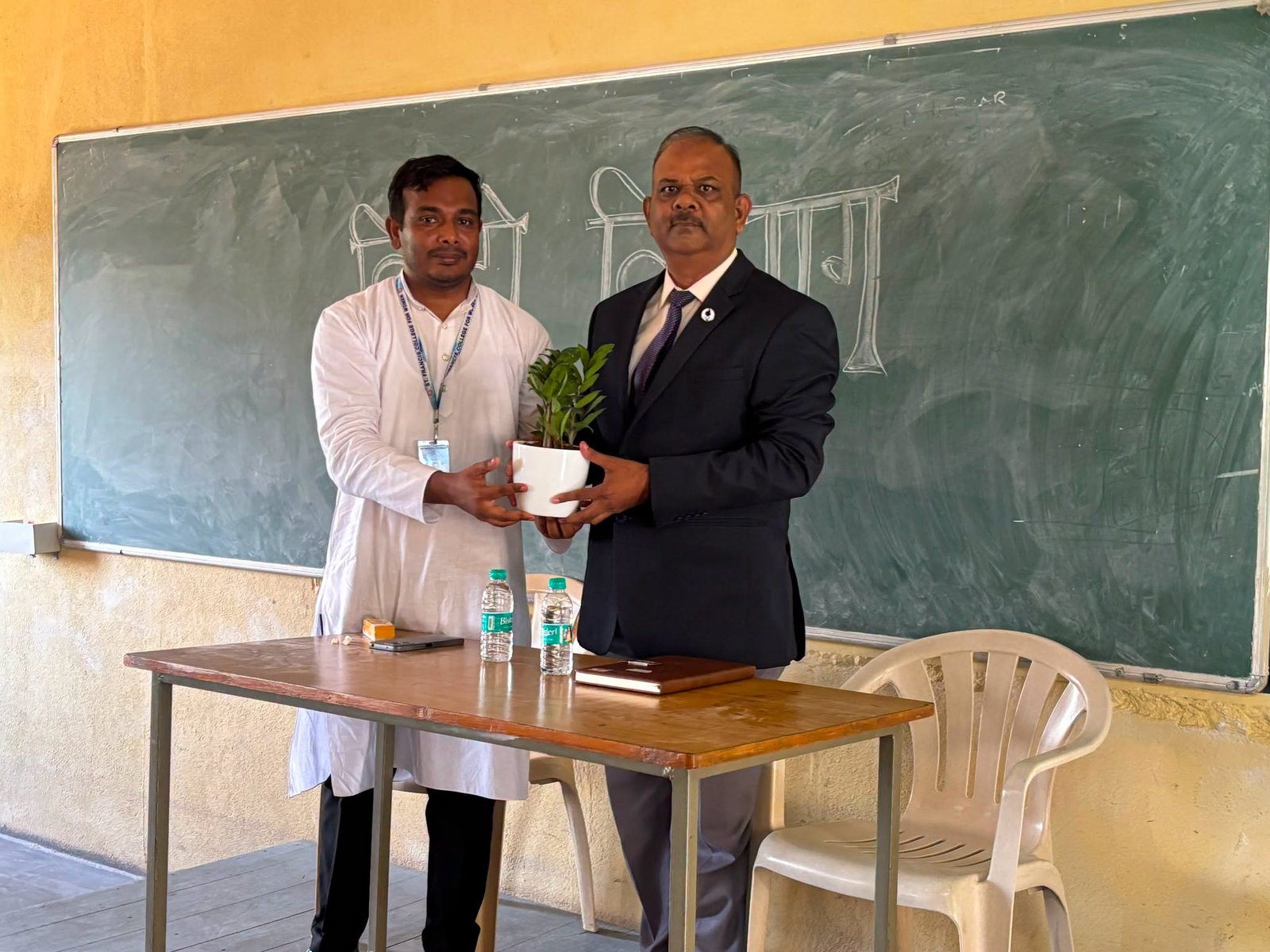 The Department of Hindi organised a guest lecture on "The Importance of Hindi in National Integration and Employment Opportunities."